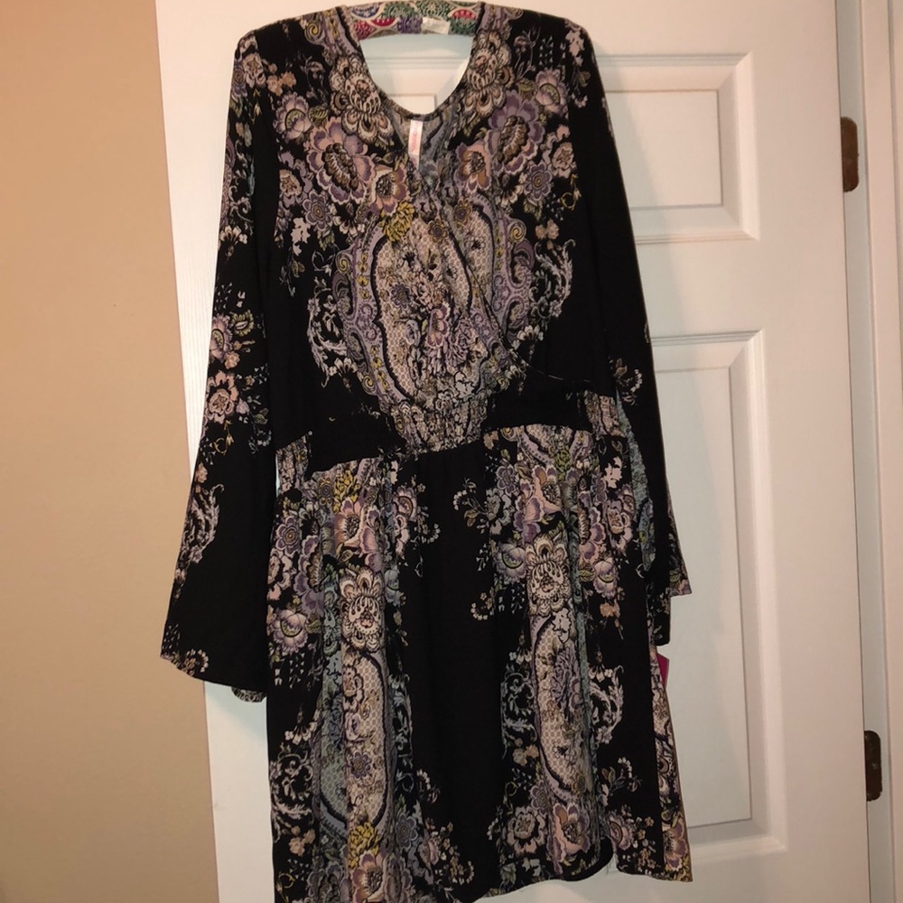 Bell sleeve dress